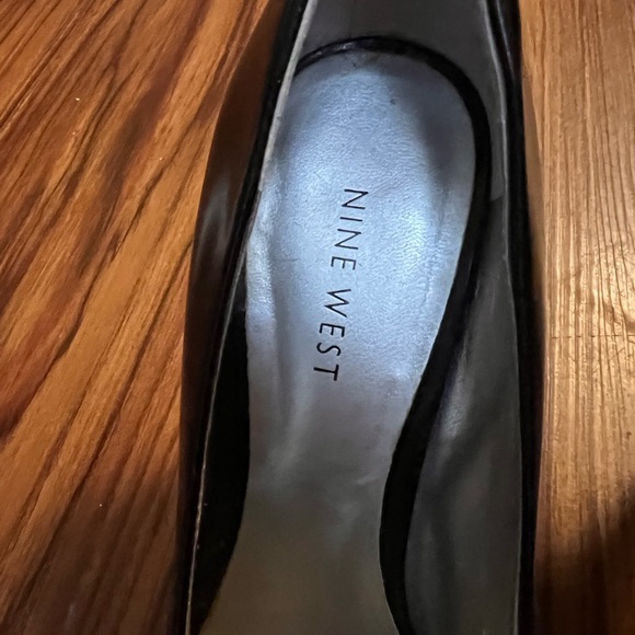 NWOB NINE WEST BLACK PUMPS - Picture 7 of 7